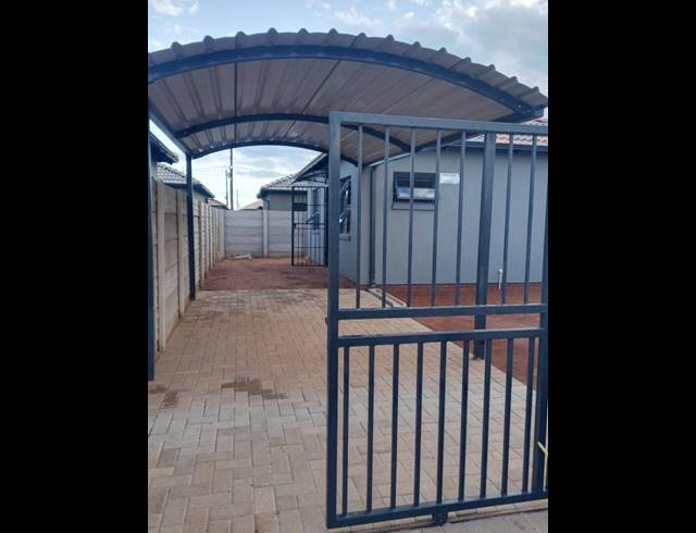 2 BEDROOM HOUSE FOR SALE IN PROTEA GLEN